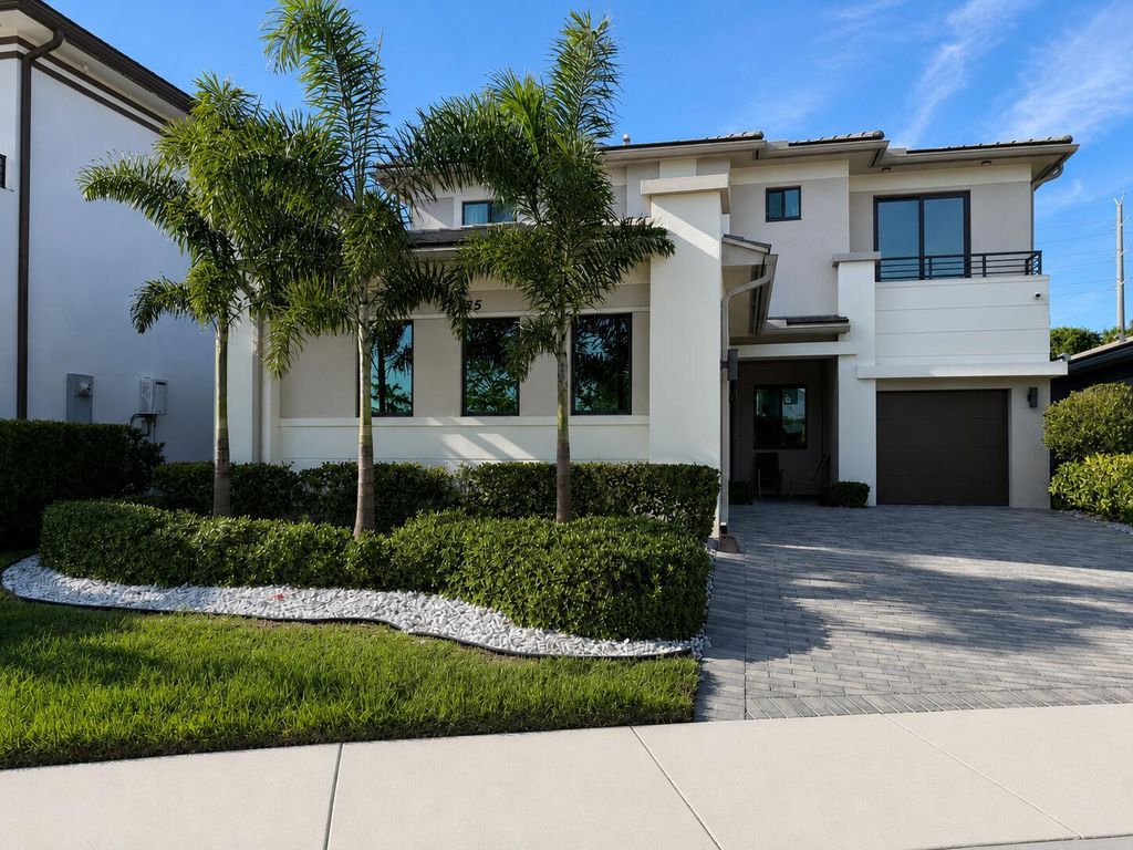 10555 Waves Way, Parkland, FL 33076