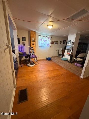 17 Swan Street, Green Island, NY 12183