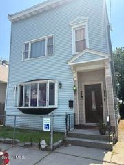 17 Swan Street, Green Island, NY 12183