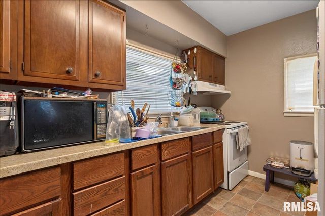 3004 S Allis Avenue, Springfield, IL 62703