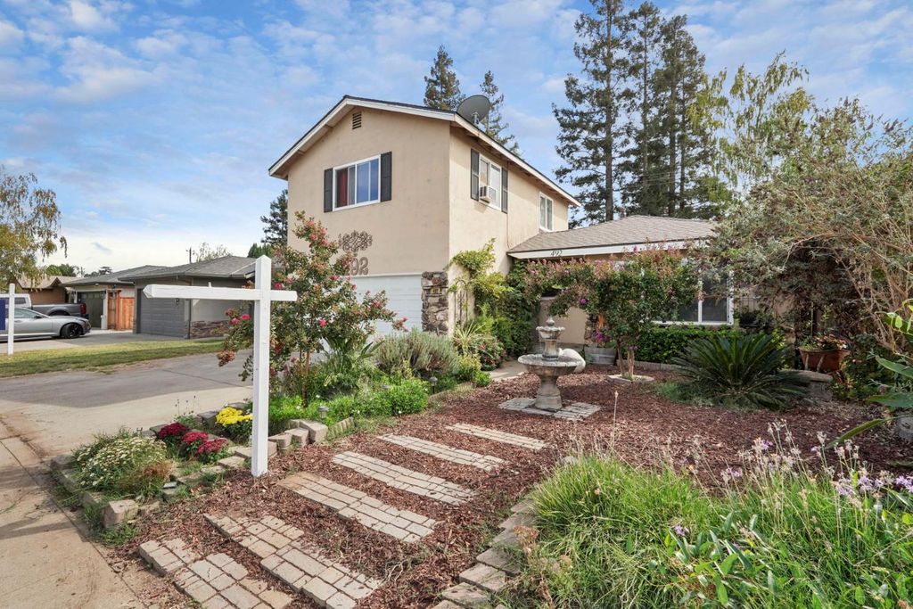492 La Salle St, Woodbridge, CA 95258