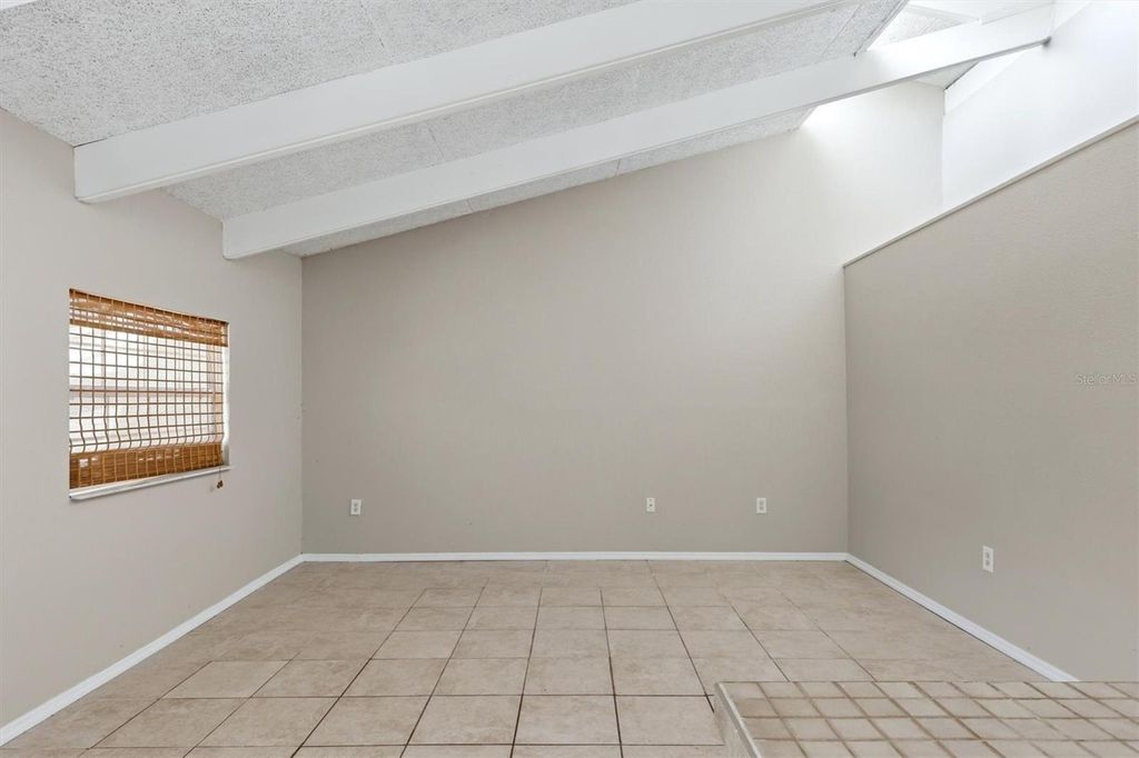 Image 11 of property listing at 500 N JEFFERSON AVENUE J1, Sarasota, FL 34237