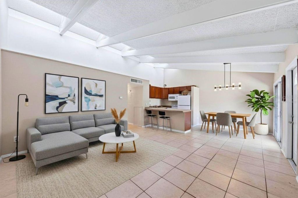 Image 15 of property listing at 500 N JEFFERSON AVENUE J1, Sarasota, FL 34237