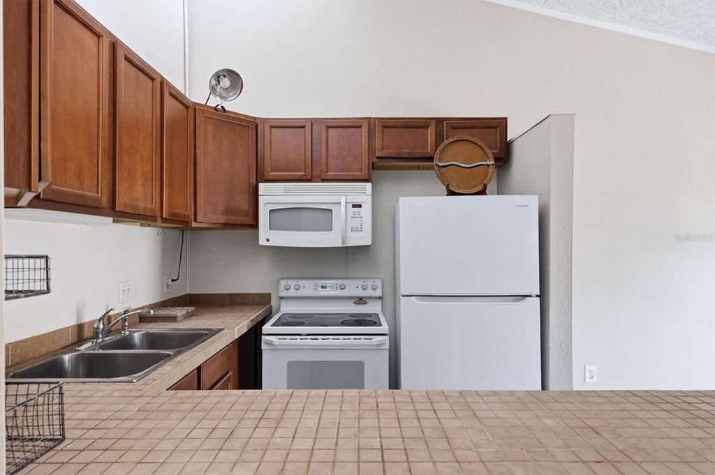 Image 18 of property listing at 500 N JEFFERSON AVENUE J1, Sarasota, FL 34237