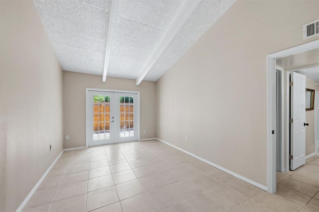 Image 20 of property listing at 500 N JEFFERSON AVENUE J1, Sarasota, FL 34237