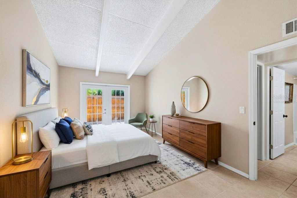 Image 21 of property listing at 500 N JEFFERSON AVENUE J1, Sarasota, FL 34237