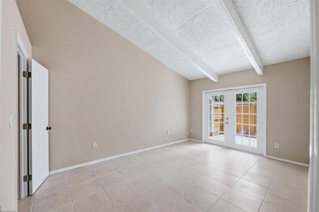 Image 22 of property listing at 500 N JEFFERSON AVENUE J1, Sarasota, FL 34237