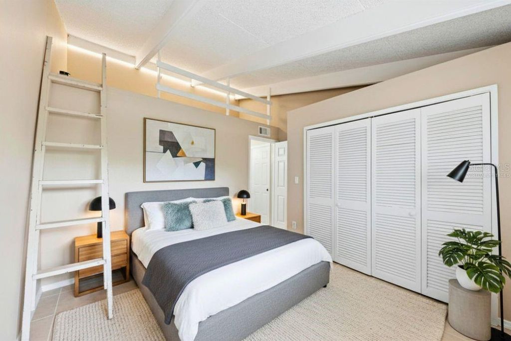 Image 24 of property listing at 500 N JEFFERSON AVENUE J1, Sarasota, FL 34237