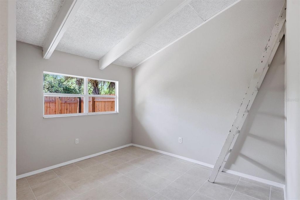 Image 25 of property listing at 500 N JEFFERSON AVENUE J1, Sarasota, FL 34237