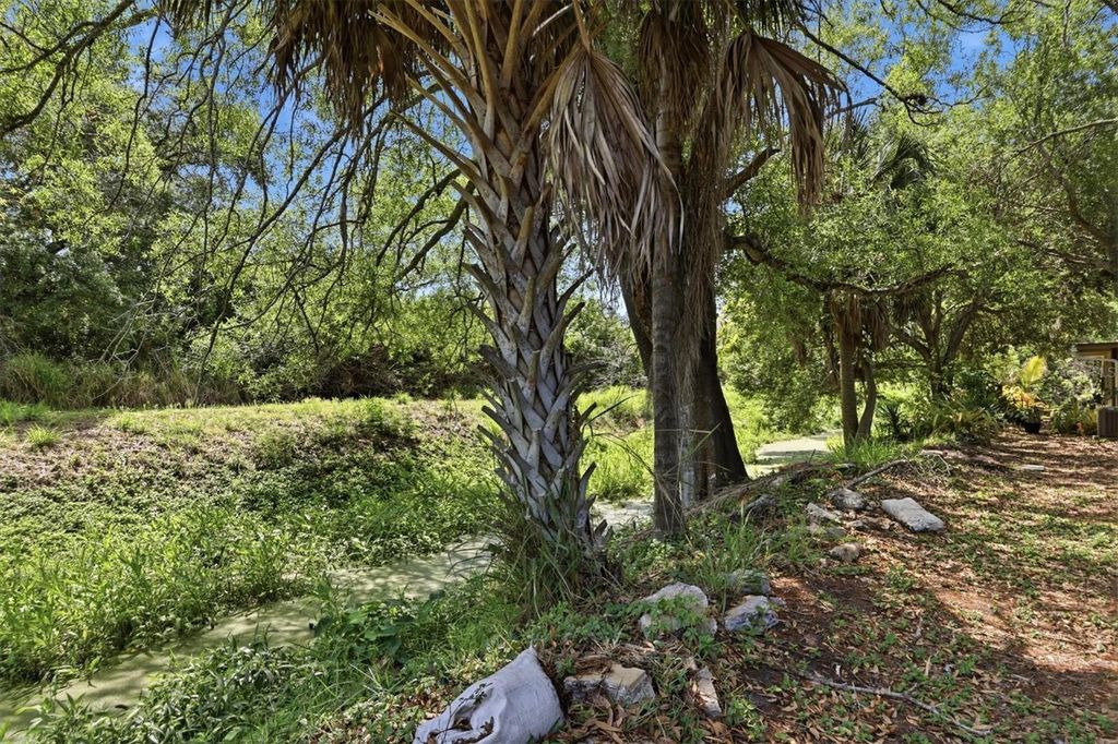 Image 27 of property listing at 500 N JEFFERSON AVENUE J1, Sarasota, FL 34237