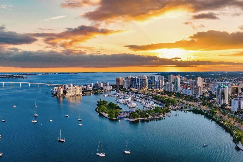 Image 30 of property listing at 500 N JEFFERSON AVENUE J1, Sarasota, FL 34237