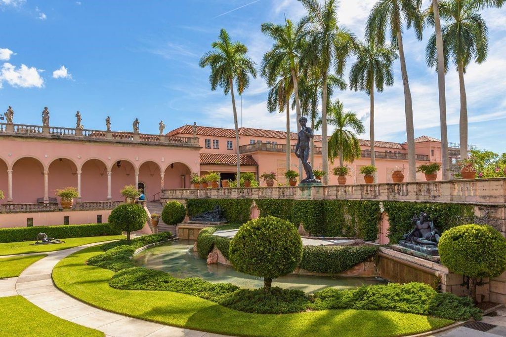 Image 31 of property listing at 500 N JEFFERSON AVENUE J1, Sarasota, FL 34237