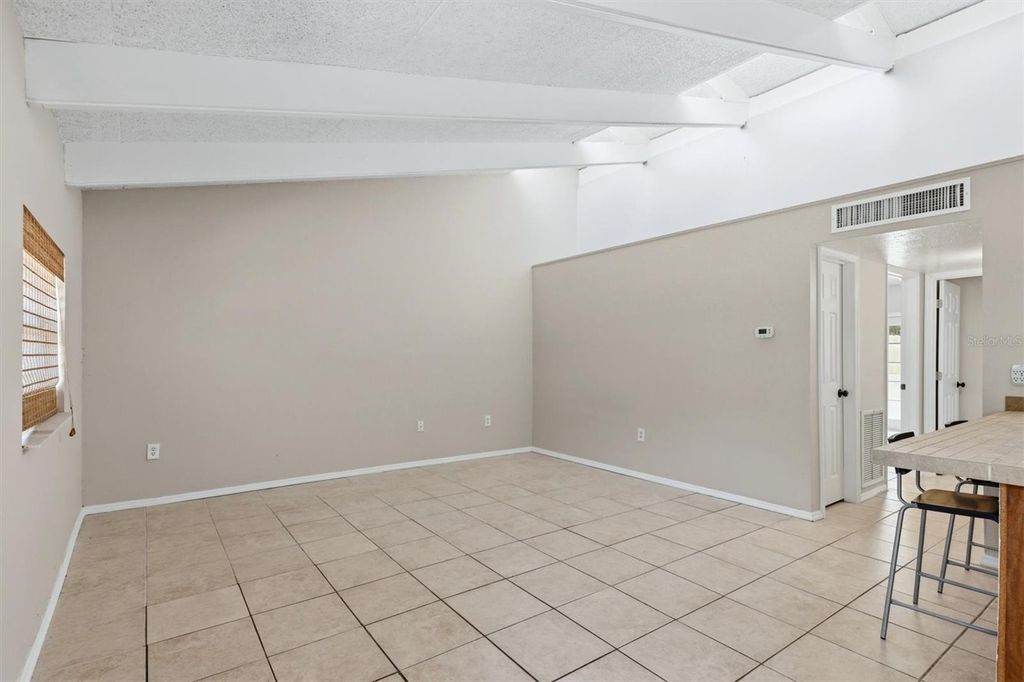 Image 9 of property listing at 500 N JEFFERSON AVENUE J1, Sarasota, FL 34237