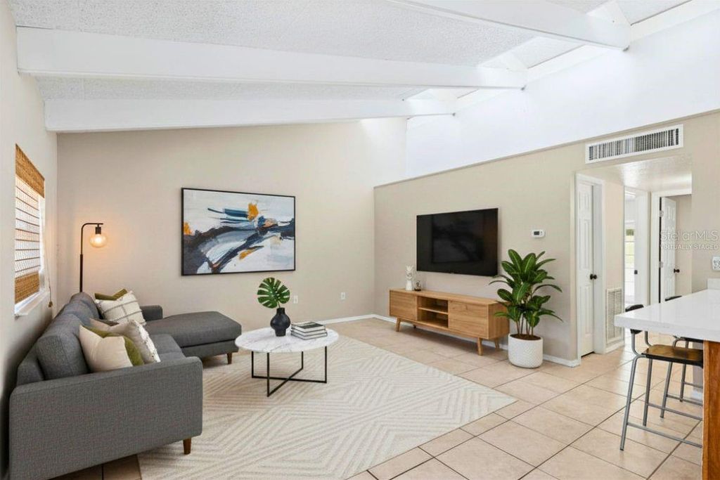 Image 10 of property listing at 500 N JEFFERSON AVENUE J1, Sarasota, FL 34237