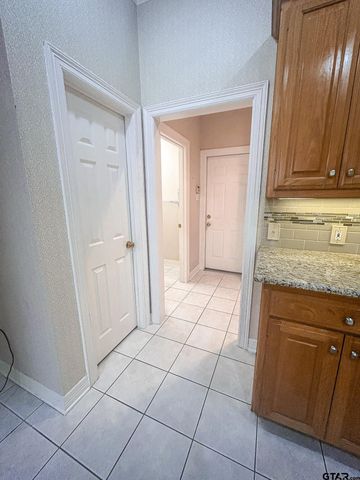 704 Shiloh Ridge, Tyler, TX 75703