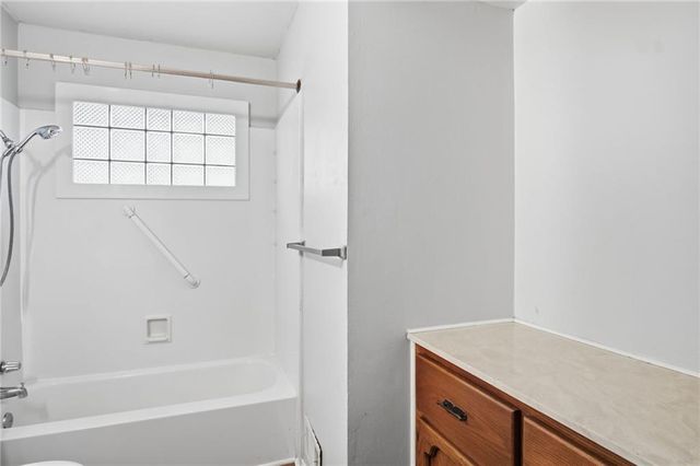 423 Monterey Avenue, Liberty, MO 64068