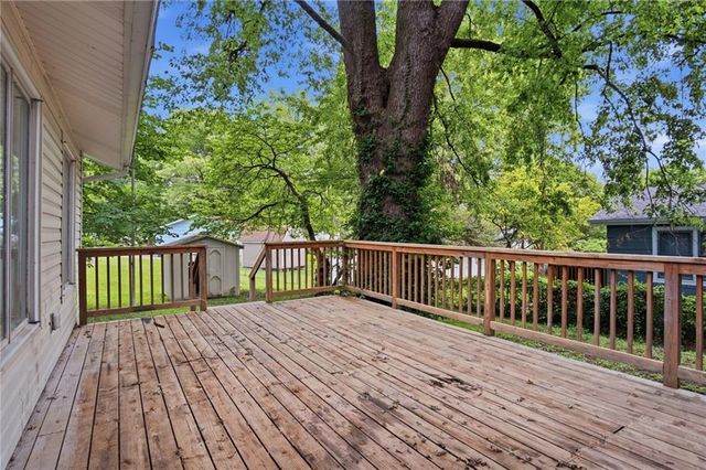 423 Monterey Avenue, Liberty, MO 64068
