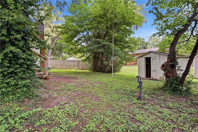 423 Monterey Avenue, Liberty, MO 64068