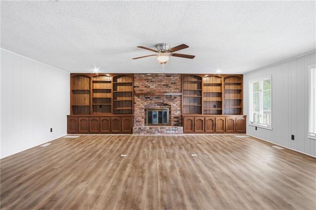 423 Monterey Avenue, Liberty, MO 64068