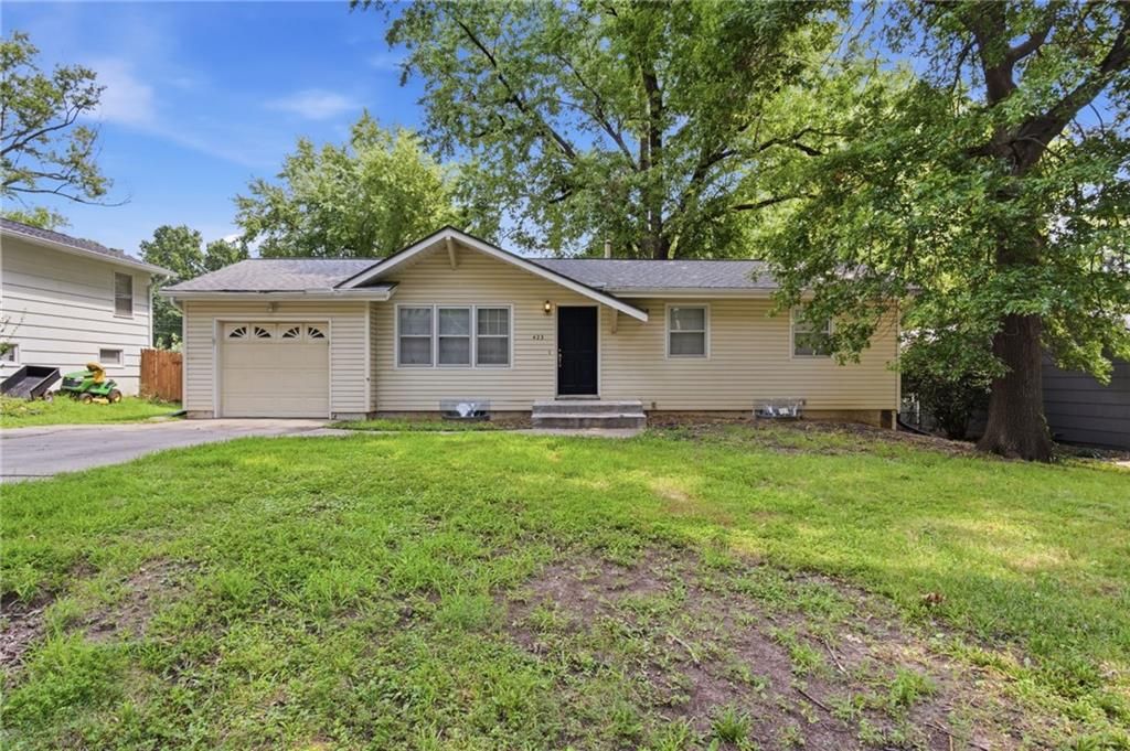 423 Monterey Avenue, Liberty, MO 64068
