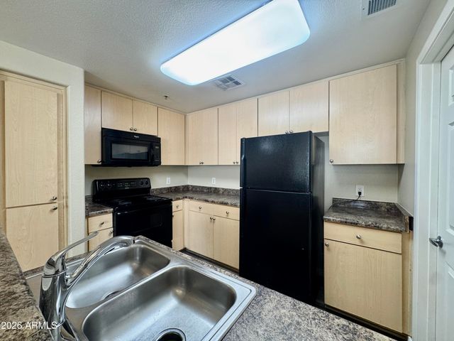 18416 N CAVE CREEK Road 2033, Phoenix, AZ 85032