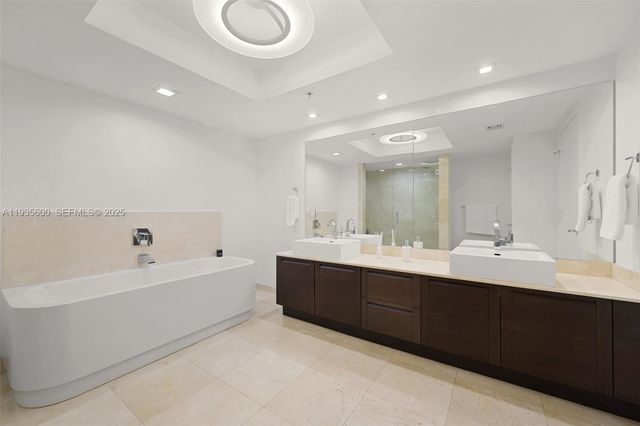 200 Sunny Isles Blvd TH-205, Sunny Isles Beach, FL 33160