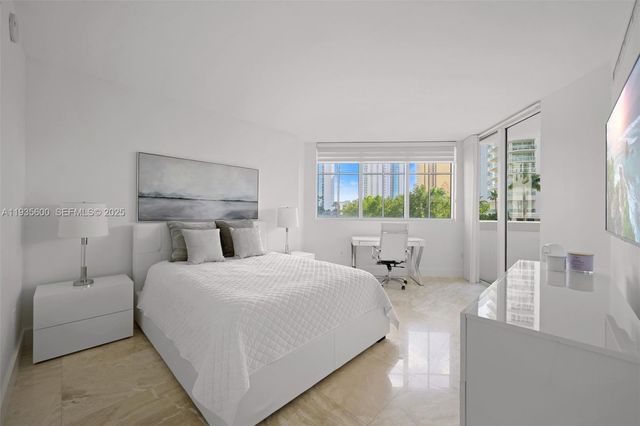 200 Sunny Isles Blvd TH-205, Sunny Isles Beach, FL 33160