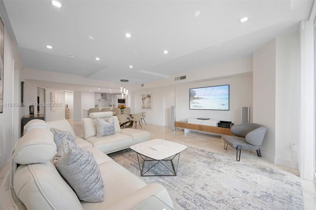 200 Sunny Isles Blvd TH-205, Sunny Isles Beach, FL 33160