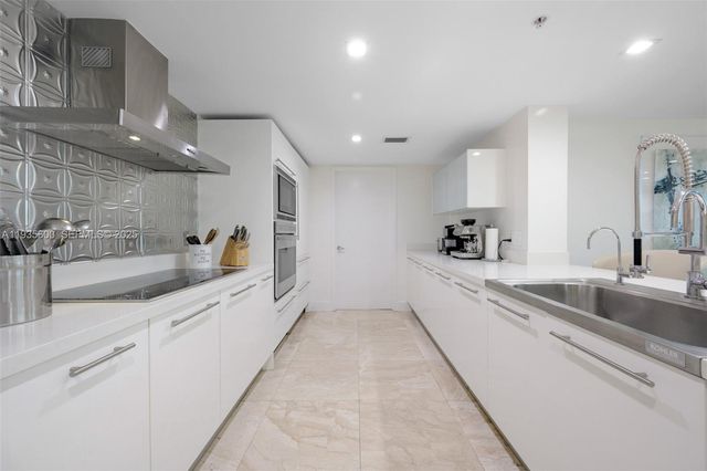 200 Sunny Isles Blvd TH-205, Sunny Isles Beach, FL 33160