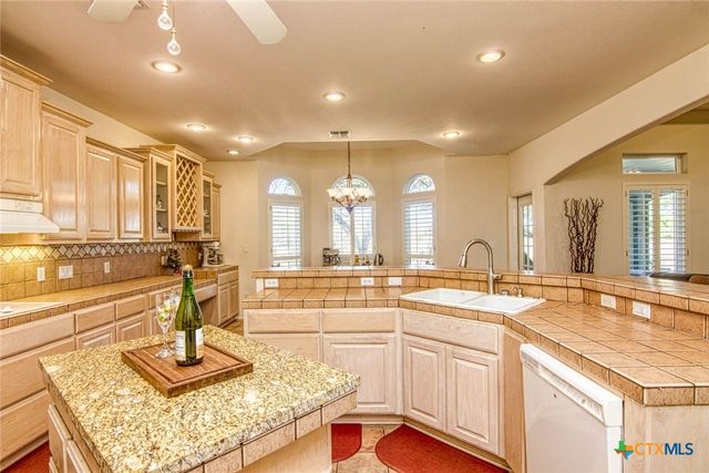 406 Cascades Drive, Rockport, TX 78382