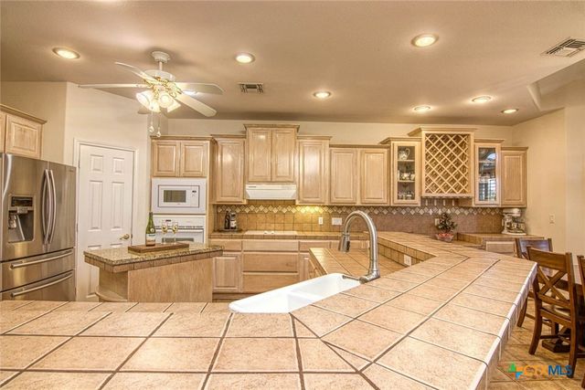 406 Cascades Drive, Rockport, TX 78382