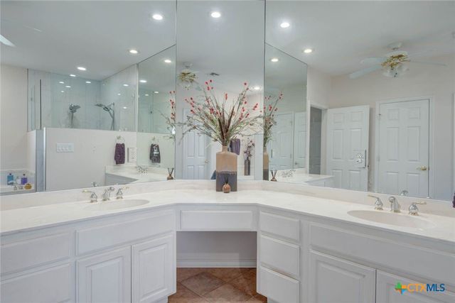 406 Cascades Drive, Rockport, TX 78382