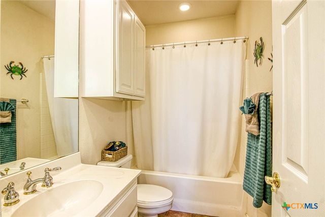 406 Cascades Drive, Rockport, TX 78382