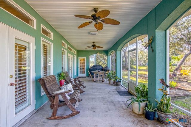 406 Cascades Drive, Rockport, TX 78382