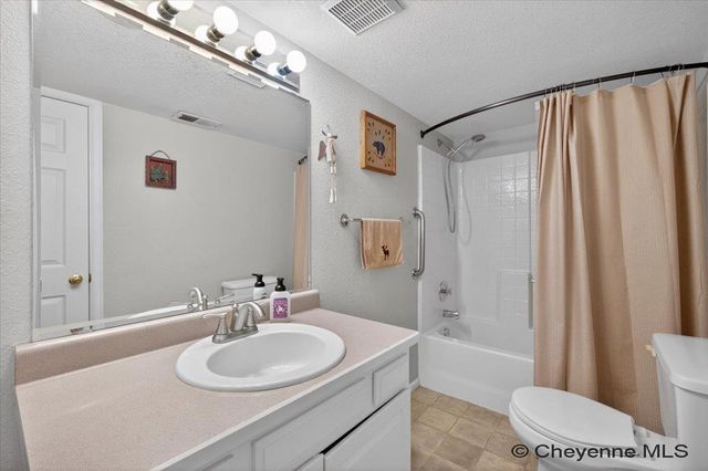 1140 CENTENNIAL DR, Cheyenne, WY 82001