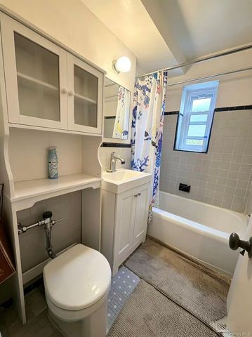 4455 Kissena Boulevard 5E, Flushing, NY 11355