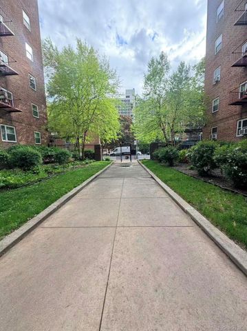 4455 Kissena Boulevard 5E, Flushing, NY 11355