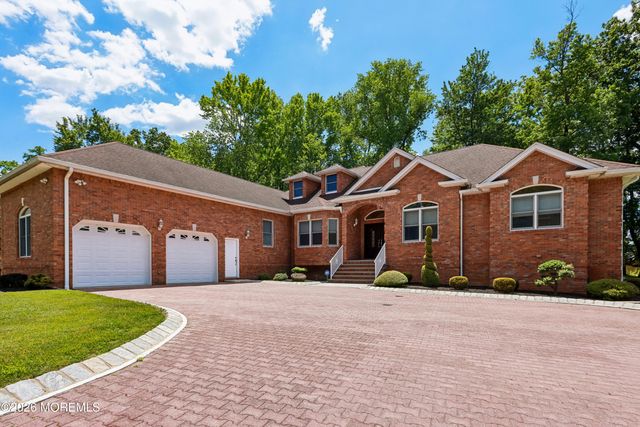 3 Kristin Court, Manalapan, NJ 07726