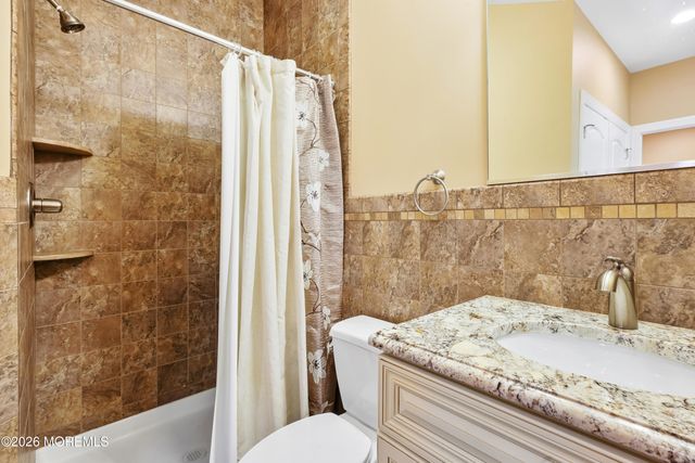 3 Kristin Court, Manalapan, NJ 07726
