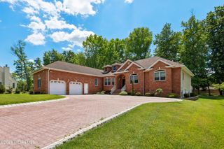 3 Kristin Court, Manalapan, NJ 07726