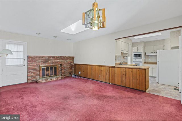 8 WINDGATE RD, Cherry Hill, NJ 08003
