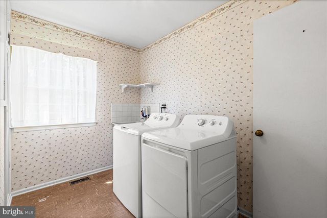 8 WINDGATE RD, Cherry Hill, NJ 08003
