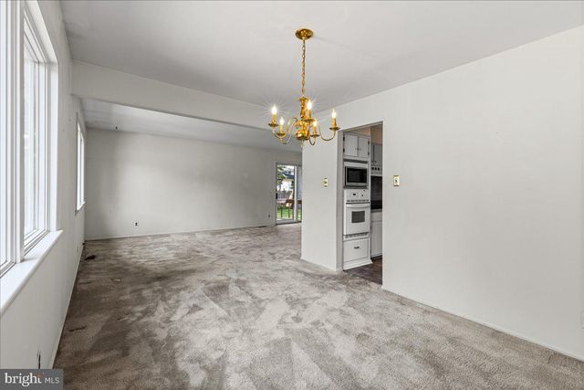 8 WINDGATE RD, Cherry Hill, NJ 08003