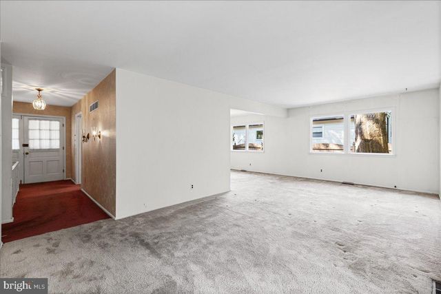 8 WINDGATE RD, Cherry Hill, NJ 08003