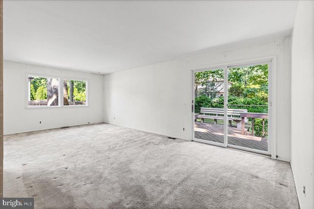 8 WINDGATE RD, Cherry Hill, NJ 08003