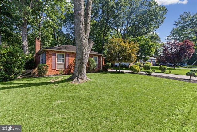 8 WINDGATE RD, Cherry Hill, NJ 08003