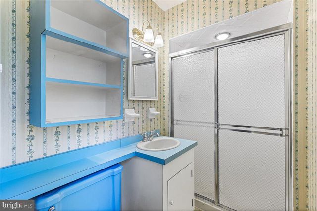 8 WINDGATE RD, Cherry Hill, NJ 08003