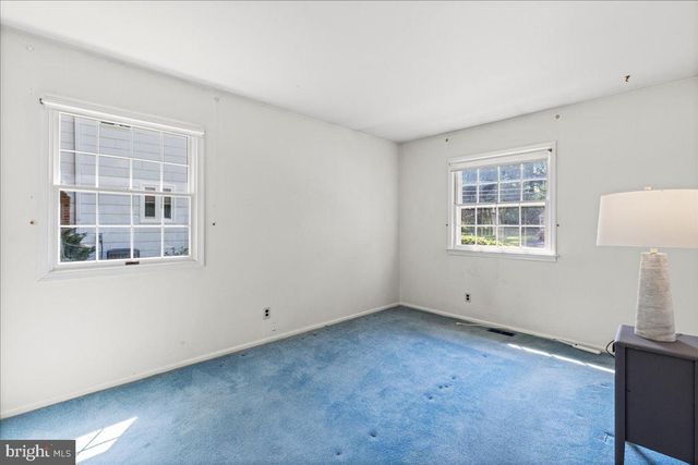 8 WINDGATE RD, Cherry Hill, NJ 08003