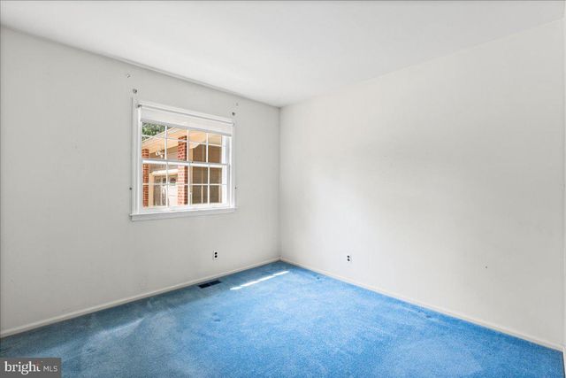 8 WINDGATE RD, Cherry Hill, NJ 08003