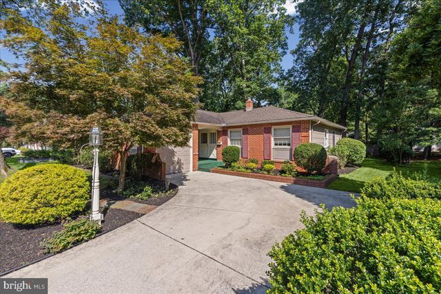 8 WINDGATE RD, Cherry Hill, NJ 08003